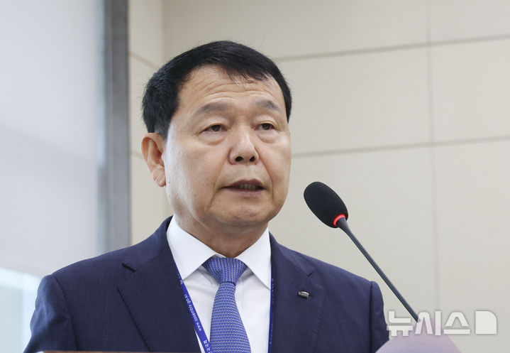 [서울=뉴시스] 김근수 기자 = 윤석대 한국수자원공사 사장이 15일 오전 서울 여의도 국회에서 열린 기후에너지환경노동위원회 국정감사에서 업무보고를 하고 있다. 2026.10.15. ks@newsis.com