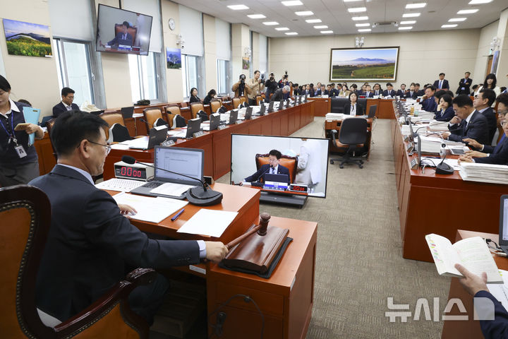 정회하는 기후노동위 국정감사