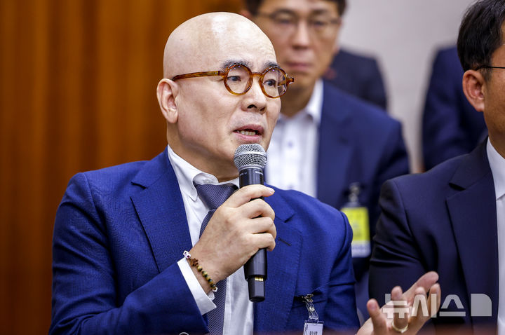 답변하는 박마루 장애인기업종합지원센터 이사장