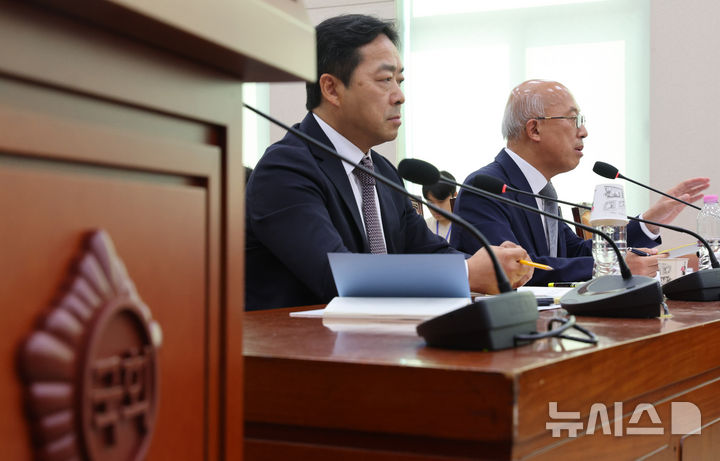 국정감사 의원 질의 답변하는 조원철 법제처장