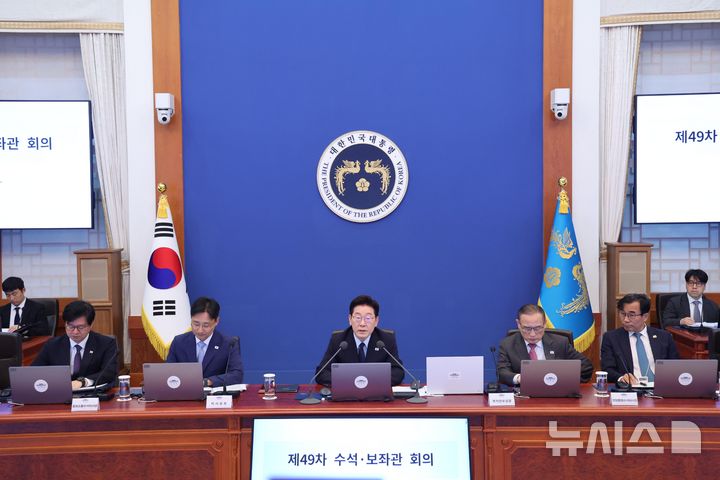 [서울=뉴시스] 조성봉 기자= 이재명 대통령이 15일 청와대에서 열린 수석보좌관회의에서 발언하고 있다. (청와대통신사진기자단) 2026.10.15. suncho21@newsis.com