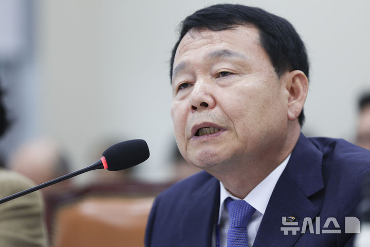 [서울=뉴시스] 김근수 기자 = 윤석대 한국수자원공사 사장이 15일 오후 서울 여의도 국회에서 열린 기후에너지환경노동위원회 국정감사에서 질의에 답하고 있다. 2026.10.15. ks@newsis.com