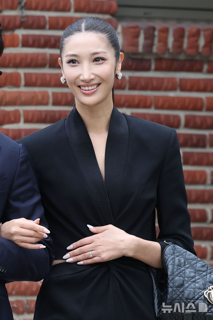 [서울=뉴시스] 권창회 기자 = 싱어송라이터 이재가 15일 서울 강동구 스테이지28에서 열린 제16회 아름다운 예술인상에 참석하고 있다. 2026.10.15. kch0523@newsis.com