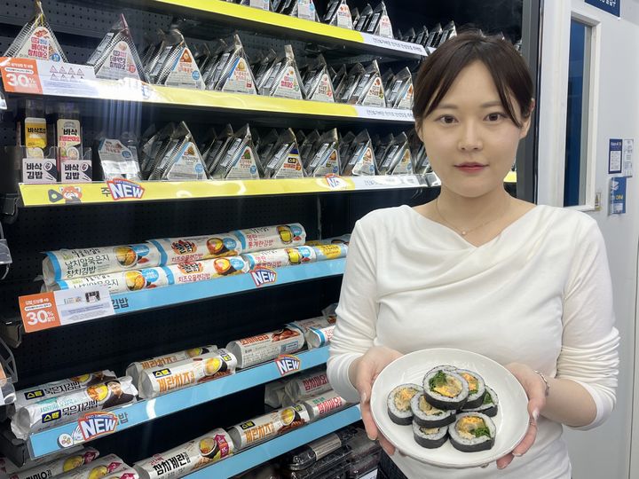 [서울=뉴시스] GS리테일이 운영하는 편의점 GS25가 차별화 김밥 상품을 잇달아 흥행시키며 매출 성장세를 이어가고 있다. (사진=GS리테일 제공) *재판매 및 DB 금지
