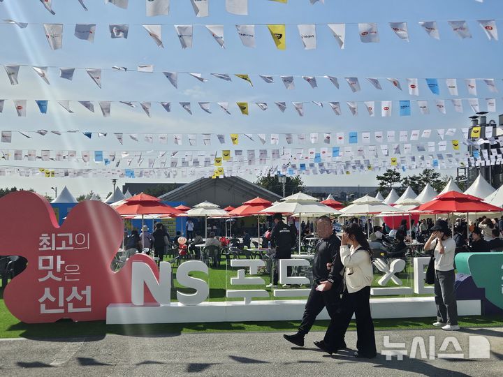[익산=뉴시스] 고석중 기자=16일 국내 최대 식품문화축제 'NS푸드페스타 2026 익산'이 전북 익산 하림 퍼스트키친에서 개막했다. 2026.10.16. k9900@newsis.com