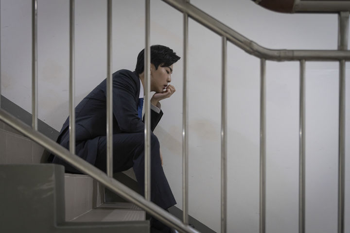 [서울=뉴시스] 신입사원의 업무 실수를 지적했다가 되레 주변의 눈치를 보게 됐다는 직장인의 사연이 알려졌다. (사진 출처=유토이미지)