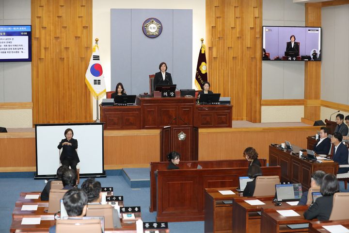 [울산=뉴시스] 16일 오후 울산 남구의회 본회의장에서 제281회 임시회 제2차 본회의가 진행되고 있다. (사진=울산 남구의회 제공) 2026.10.16. photo@newsis.com *재판매 및 DB 금지