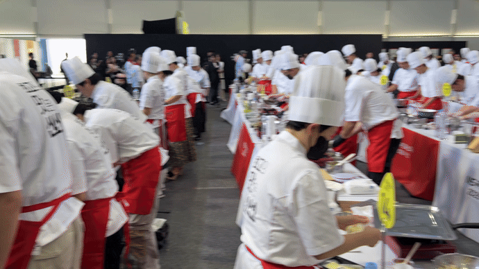 [익산=뉴시스] 권민지 기자 = 16일 전북 익산시에서 열린 'NS 푸드페스타 2026' 요리경연대회에서 참가자들이 요리하고 있다. 2026.10.16. ming@newsis.com