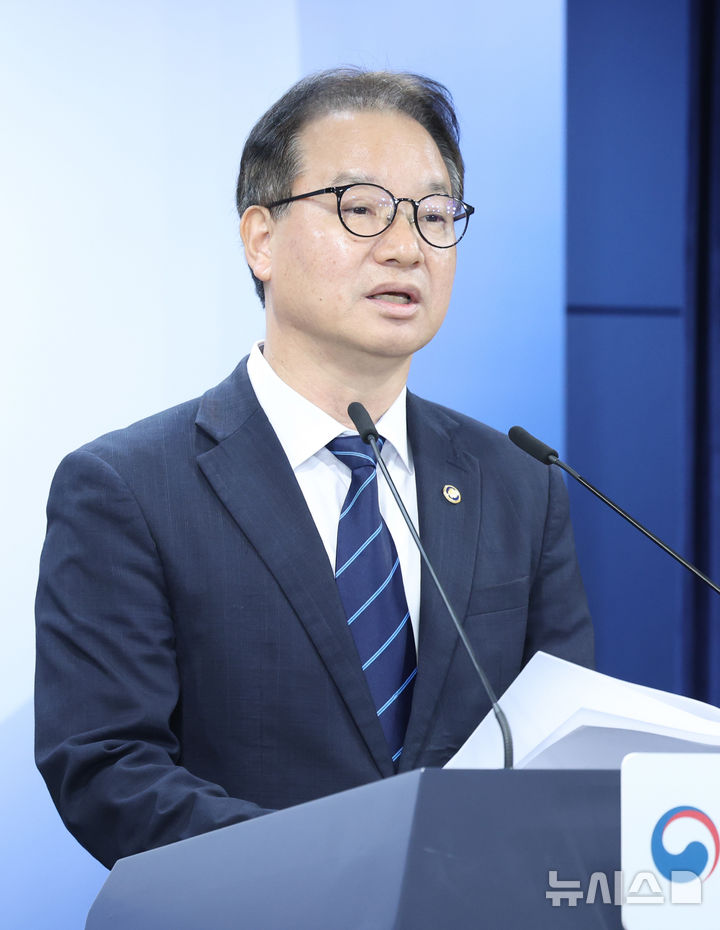 [서울=뉴시스] 조수정 기자 = 국무조정실 정부합동 부패예방추진단장인 김영수 국무1차장이 16일 오전 서울 종로구 정부서울청사에서 산림사업 추진실태 합동점검 결과 발표를 하고 있다. 2026.10.16. chocrystal@newsis.com