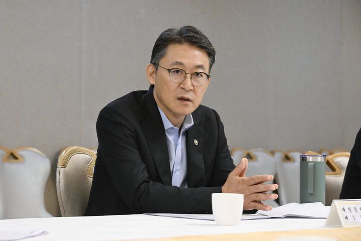 [서울=뉴시스] 사진은 권대영 재정경제부 차관이 지난 16일 서울 종로구 정부서울청사에서 열린 시장상황점검회의에서 발언하고 있는 모습. (사진=재경부 제공) 2026.10.16. photo@newsis.com *재판매 및 DB 금지