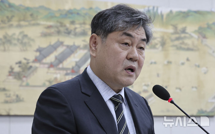 [서울=뉴시스] 최진석 기자 = 이인재 인천대 총장이 16일 여의도 국회에서 열린 교육위원회의 서울대 등에 대한 국정감사에 출석해 발언하고 있다. 2026.10.16. myjs@newsis.com 