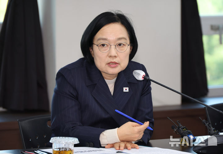 [대전=뉴시스] 배훈식 기자 = 한성숙 국무총리가 16일 오후 대전 서구청에서 열린 통합돌봄 간담회에서 발언하고 있다. 2026.10.16. dahora83@newsis.com