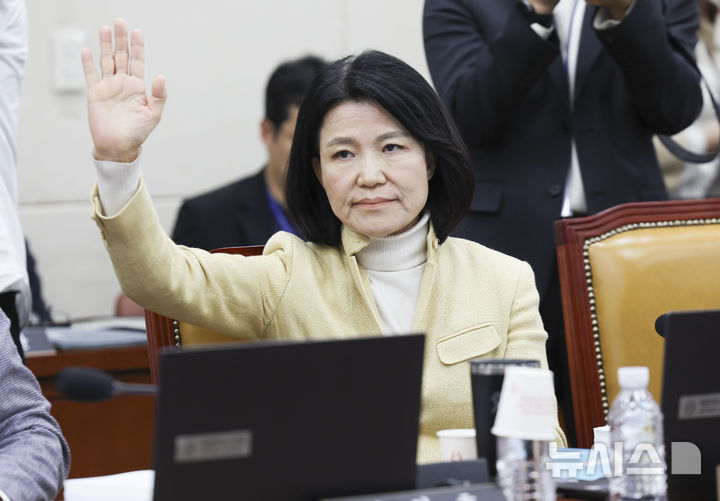 [서울=뉴시스] 김근수 기자 = 이진숙 국민의힘 의원이 지난 16일 오후 서울 여의도 국회에서 열린 과학기술정보방송통신위원회 국정감사에서 본인의 제척안에 대해 항의하고 있다. 2026.10.21. ks@newsis.com