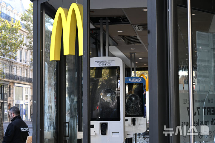 Damaged self-service ordering kiosks stand inside a looted McDonald’s the day after a demonstration against rising living costs and in solidarity with students’ grievances in Paris, Sunday, Oct. 18, 2026. (AP Photo/Emma Da Silva)