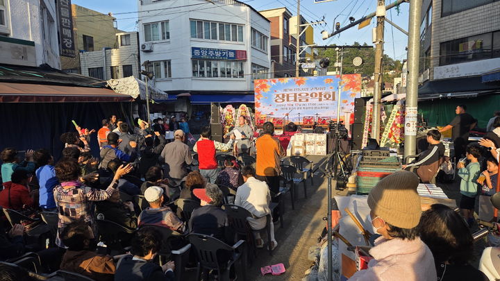 [진주=뉴시스]진주시 상인연합회 장터음악회 개최.(사진=진주시 제공).2026.10.18.photo@newsis.com *재판매 및 DB 금지