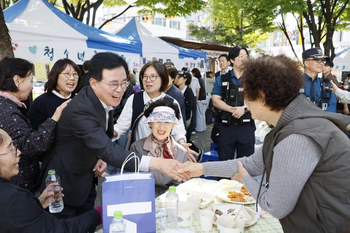 [서울=뉴시스] 등촌1동 재활용축제. (사진=강서구 제공) 2026.10.18. photo@newsis.com *재판매 및 DB 금지