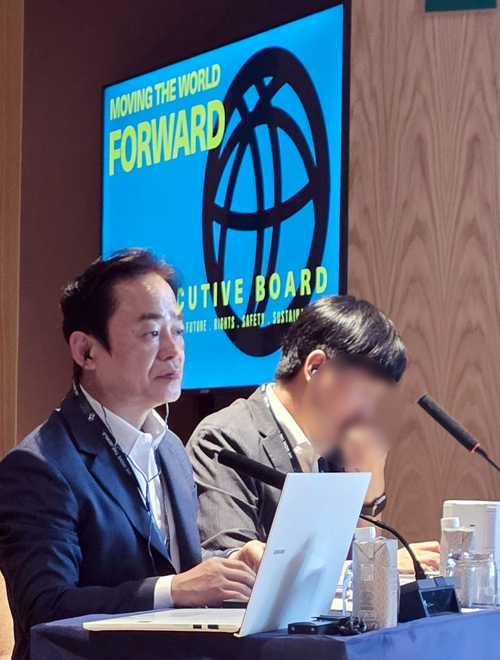 [부산=뉴시스] 전국해상선원노동조합연맹(이하 선원노련)은 최근 멕시코에서 열린 국제운수노련(ITF) 집행위원회에 참석한 김두영 위원장이 동아시아 대표 집행위원으로 선출됐다고 18일 밝혔다. (사진=선원노련 제공) 2026.10.18. photo@newsis.com *재판매 및 DB 금지