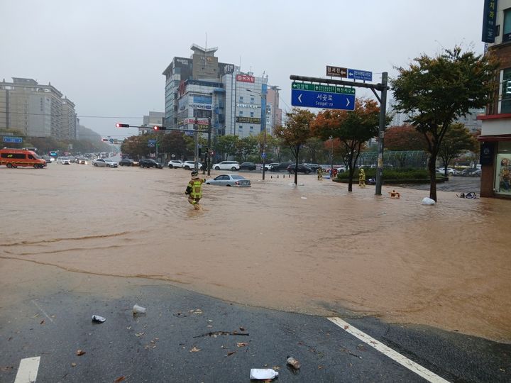 인천 폭우 피해 230건 속출...1명 부상·3명 구조(종합) - 뉴스 썸네일 이미지