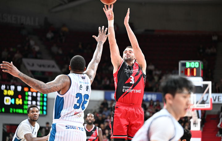 [서울=뉴시스] 프로농구 안양 정관장의 존 무니. (사진=KBL 제공) 2026.10.18. photo@newsis.com *재판매 및 DB 금지