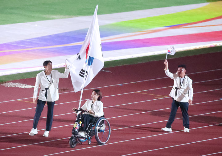 [나고야·서울=뉴시스] 2026 아이치·나고야 장애인아시안게임 개막식에 참석한 한국 선수단. (사진=대한장애인체육회 제공) *재판매 및 DB 금지