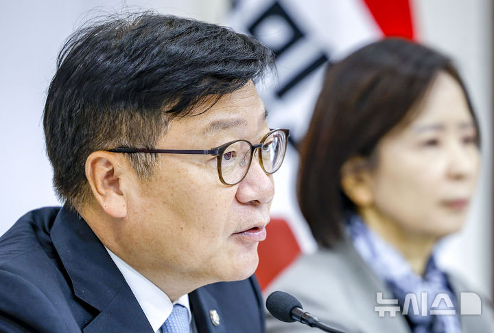 [서울=뉴시스] 정병혁 기자 = 정점식 국민의힘 원내대표가 18일 서울 여의도 국회에서 열린 국정감사 현안 관련 기자간담회에서 발언하고 있다. 2026.10.18. jhope@newsis.com