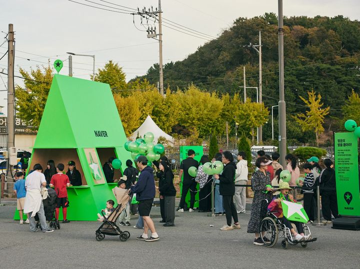 [서울=뉴시스] 네이버는 지역 사업자의 인공지능 전환(AX)을 지원하는 '로컬그로스' 캠페인을 전남광주 목포와 광주에서 진행한다고 19일 밝혔다. 2026.10.19. (사진=네이버 제공) *재판매 및 DB 금지