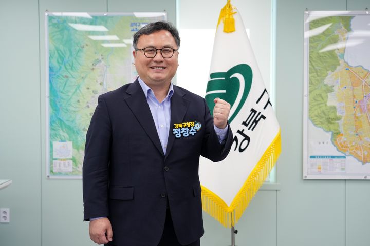 [서울=뉴시스] 뉴시스와 인터뷰하는 정창수 강북구청장. (사진=강북구 제공) 2026.10.14. photo@newsis.com *재판매 및 DB 금지
