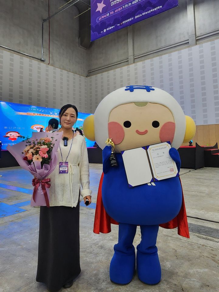 [서울=뉴시스]국가철도공단은 지난 17일 '2026 대한민국 지자체·공공 캐릭터 페스티벌' 시상식에서 상품개발혁신상을 수상했다고 19일 밝혔다. (사진=철도공단 제공) 2026. 10. 19. *재판매 및 DB 금지