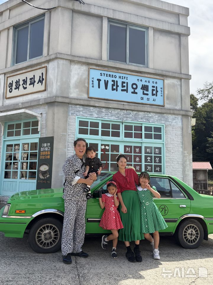 [강진=뉴시스] 재미동포 심명보씨의 전남 나들이 (사진=독자제공_)