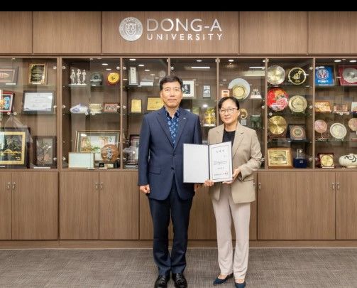 [서울=뉴시스] 넷플릭스 예능 '흑백요리사: 요리 계급 전쟁'에 출연해 얼굴을 알린 '급식대가' 이미영(오른쪽)이 대학 강단에 선다. (사진=인스타그램) 2026.10.19. photo@newsis.com *재판매 및 DB 금지