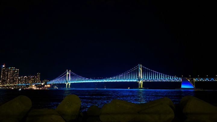 [부산=뉴시스] 푸른 빛의 광안대교. (사진=부산시설공단 제공) 2026.10.19. photo@newsis.com *재판매 및 DB 금지