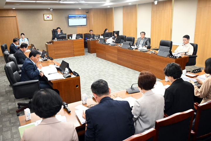 [울산=뉴시스] 울산 울주군의회는 지난 한해 울주군의 재정 운용 상태를 점검하는 2025회계연도 결산 종합심사를 마무리하면서 관행적 이월·불용을 최소화할 것을 행정부에 촉구했다고 19일 밝혔다. (사진= 울주군의회 제공) 2026.10.19.photo@newsis.com *재판매 및 DB 금지