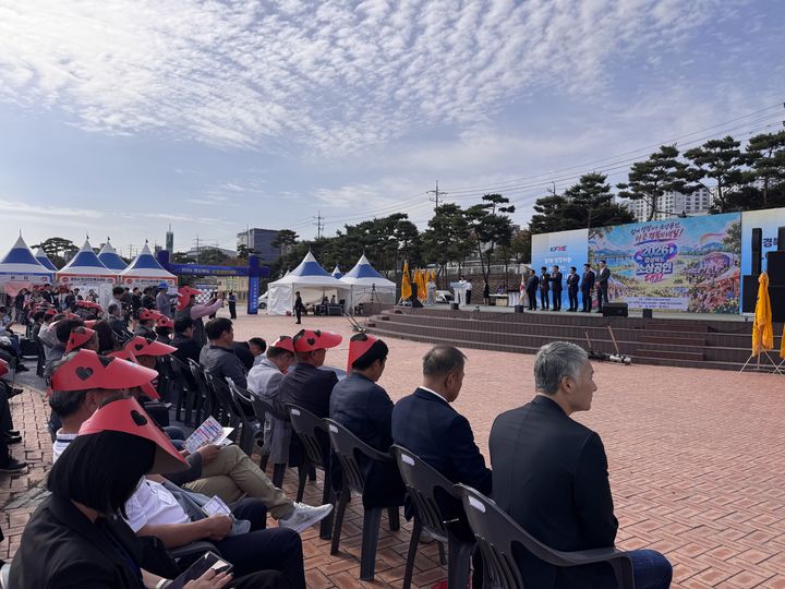 [안동=뉴시스] 지난 16일 영천시 강변공원 일원에서 열린 '2026년 경상북도 소상공인대회'. (사진=경북도 제공) 2026.10.19. photo@newsis.com *재판매 및 DB 금지