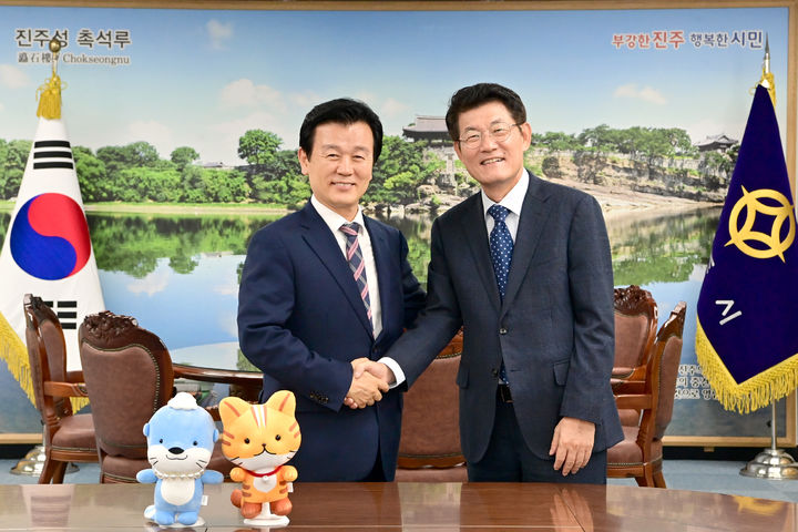 [진주=뉴시스] 진주시-KTL, ‘우주항공산업 생태계 조성’ 협력 강화.(사진=진주시 제공).2026.10.19.photo@newsis.com *재판매 및 DB 금지