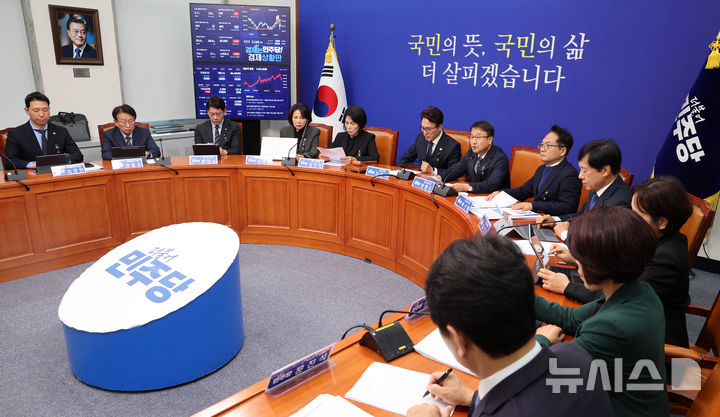 [서울=뉴시스] 고범준 기자 = 한병도 더불어민주당 원내대표가 19일 서울 여의도 국회에서 열린 최고위원회의에서 발언하고 있다. 2026.10.19. bjko@newsis.com