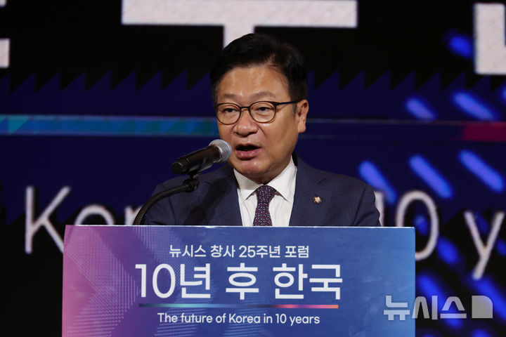 [서울=뉴시스] 고승민 기자 = 정점식 국민의힘 원내대표가 19일 서울 중구 더그랜드롯데 서울에서 열린 뉴시스 창사 25주년 포럼 '10년 후 한국'에서 축사를 하고 있다. 2026.10.19. kkssmm99@newsis.com