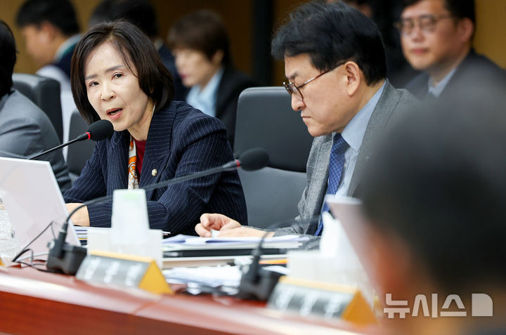 [대구=뉴시스] 이무열 기자 = 국민의힘 최수진 의원이 19일 대구 동구 한국가스공사 본사에서 열린 국회 산업통상자원중소벤처기업위원회 한국가스공사, 한국석유공사, 강원랜드, 대한석탄공사, 한국가스기술공사, 한국가스안전공사, 한국석유관리원, 한국광해광업공단에 대한 국정감사에서 질의하고 있다. 2026.10.19. lmy@newsis.com