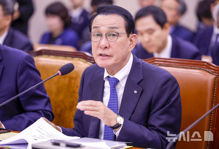 [서울=뉴시스] 정병혁 기자 = 노동진 수산업협동조합중앙회 회장이 19일 서울 여의도 국회에서 열린 농림축산식품해양수산위원회의 해양경찰청 등에 대한 국정감사에서 질문에 답하고 있다. 2026.10.19. jhope@newsis.com