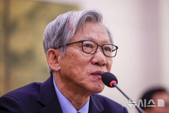 [서울=뉴시스] 정병혁 기자 = 유홍준 국립중앙박물관장이 19일 서울 여의도 국회에서 열린 문화체육관광위원회의 문화체육관광부 산하 공공기관 및 유관기관 국정감사에서 질문에 답하고 있다. 2026.10.19. jhope@newsis.com
