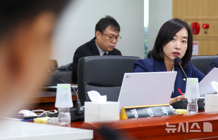 [대구=뉴시스] 이무열 기자 = 더불어민주당 전은수 의원이 19일 대구 동구 한국가스공사 본사에서 열린 국회 산업통상자원중소벤처기업위원회 한국가스공사, 한국석유공사, 강원랜드, 대한석탄공사, 한국가스기술공사, 한국가스안전공사, 한국석유관리원, 한국광해광업공단에 대한 국정감사에서 질의하고 있다. 2026.10.19. lmy@newsis.com