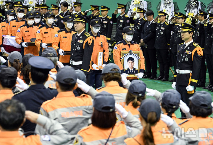 "죽어도 불 끄다 죽어야지"…'순직하면 로또' 발언에 소방관의 먹먹한 답변