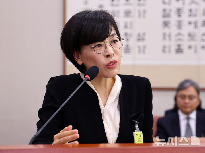 [서울=뉴시스] 고범준 기자 = 김향연 서울서부지방공소청장이 19일 서울 여의도 국회에서 열린 법제사법위원회 국정감사(서울광역공소청 등)에서 의원 질의에 답변하고 있다. 2026.10.19. bjko@newsis.com