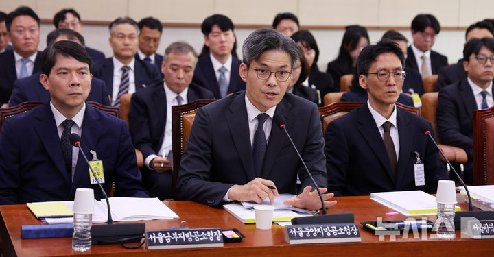 [서울=뉴시스] 고범준 기자 = 박철우 서울중앙지방공소청장이 19일 서울 여의도 국회에서 열린 법제사법위원회 국정감사(서울광역공소청 등)에서 의원 질의에 답변하고 있다. 2026.10.19. bjko@newsis.com