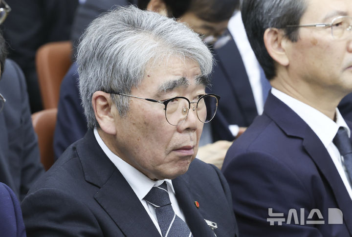 [서울=뉴시스] 김근수 기자 = 하동근 한국지역난방공사 사장이 19일 오전 서울 여의도 국회에서 열린 기후에너지환경노동위원회 국정감사에 참석해 있다. 2026.10.19. ks@newsis.com