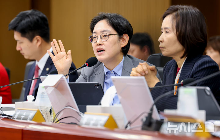 [대구=뉴시스] 이무열 기자 = 조지연 국민의힘 의원이 19일 대구 동구 한국가스공사 본사에서 열린 2026년도 국회 산자중기위원회의 한국가스공사, 한국석유공사, 강원랜드, 대한석탄공사, 한국가스기술공사, 한국가스안전공사, 한국석유관리원, 한국광해광업공단에 대한 국정감사에서 질의하고 있다. 2026.10.19. lmy@newsis.com