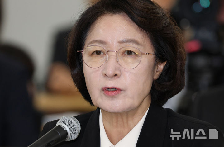 [수원=뉴시스] 김종택 기자 = 추미애 경기도지사가 19일 경기 수원시 경기도청에서 열린 국회 국토교통위원회의 경기도에 대한 국정감사에서 의원 질의에 답변하고 있다. 2026.10.19. jtk@newsis.com