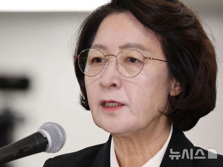 [수원=뉴시스] 김종택 기자 = 추미애 경기도지사가 19일 경기 수원시 경기도청에서 열린 국회 국토교통위원회의 경기도에 대한 국정감사에서 의원 질의에 답변하고 있다. 2026.10.19. jtk@newsis.com