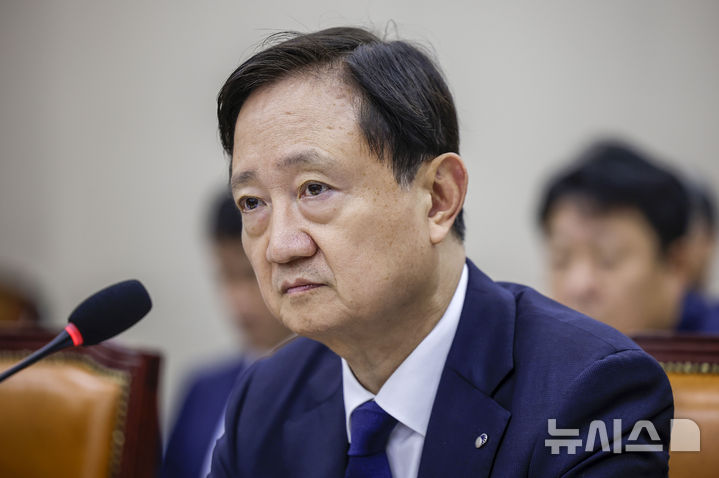 [서울=뉴시스] 정병혁 기자 = 이찬진 금융감독원장이 19일 서울 여의도 국회에서 열린 정무위원회의 금융감독원 등에 대한 국정감사에서 질문에 듣고 있다. 2026.10.19. jhope@newsis.com