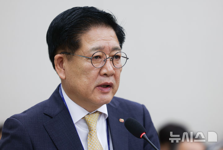질의 답하는 권명호 한국동서발전 사장 - 뉴스 썸네일 이미지