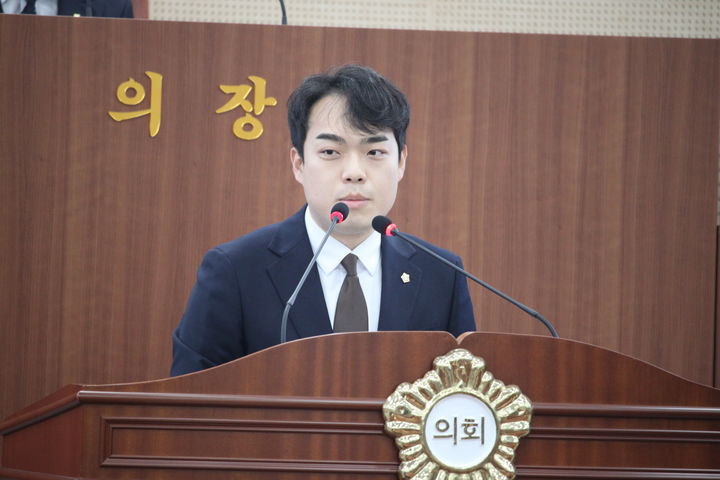 [아산=뉴시스] 최영민 기자 = 이윤규 충북 아산시의원이 20일 열린 제268회 임시회 제1차 본회의에서 5분 발언을 하고 있다. 2026.10.20. ymchoi@newsis.com *재판매 및 DB 금지